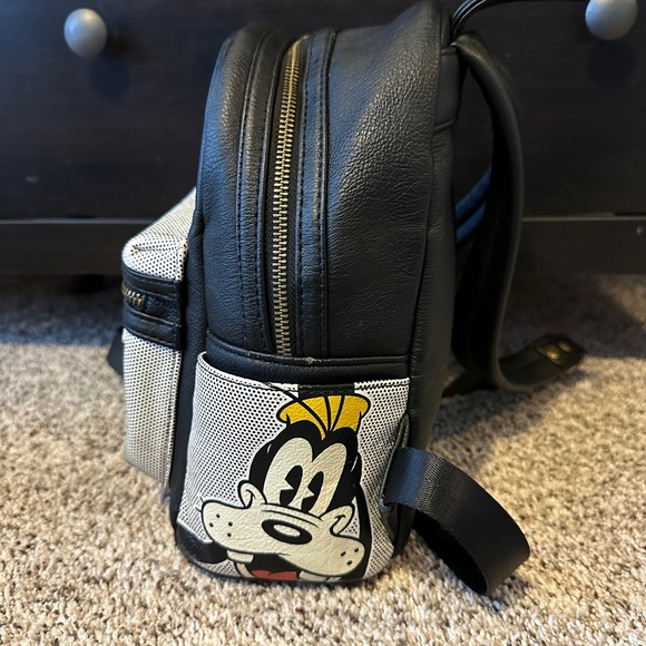 Mickey Mouse and Pluto Best Friends Great Day Loungefly Backpack RARE - Picture 2 of 8